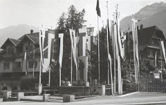 089 Fahnen beim Bruder-Klaus-Brunnen in Sachseln